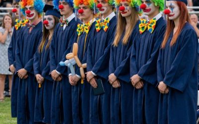 I Attended My Late Daughter’s Graduation Ceremony, And What Her Classmates Did That Afternoon Reshaped My View On Family Memorial Planning